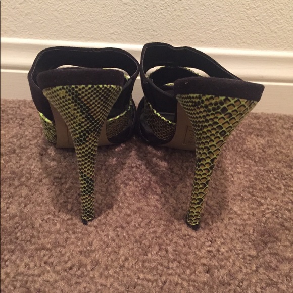 Shoedazzle Snakeskin Heels Size 9 - Picture 3 of 4